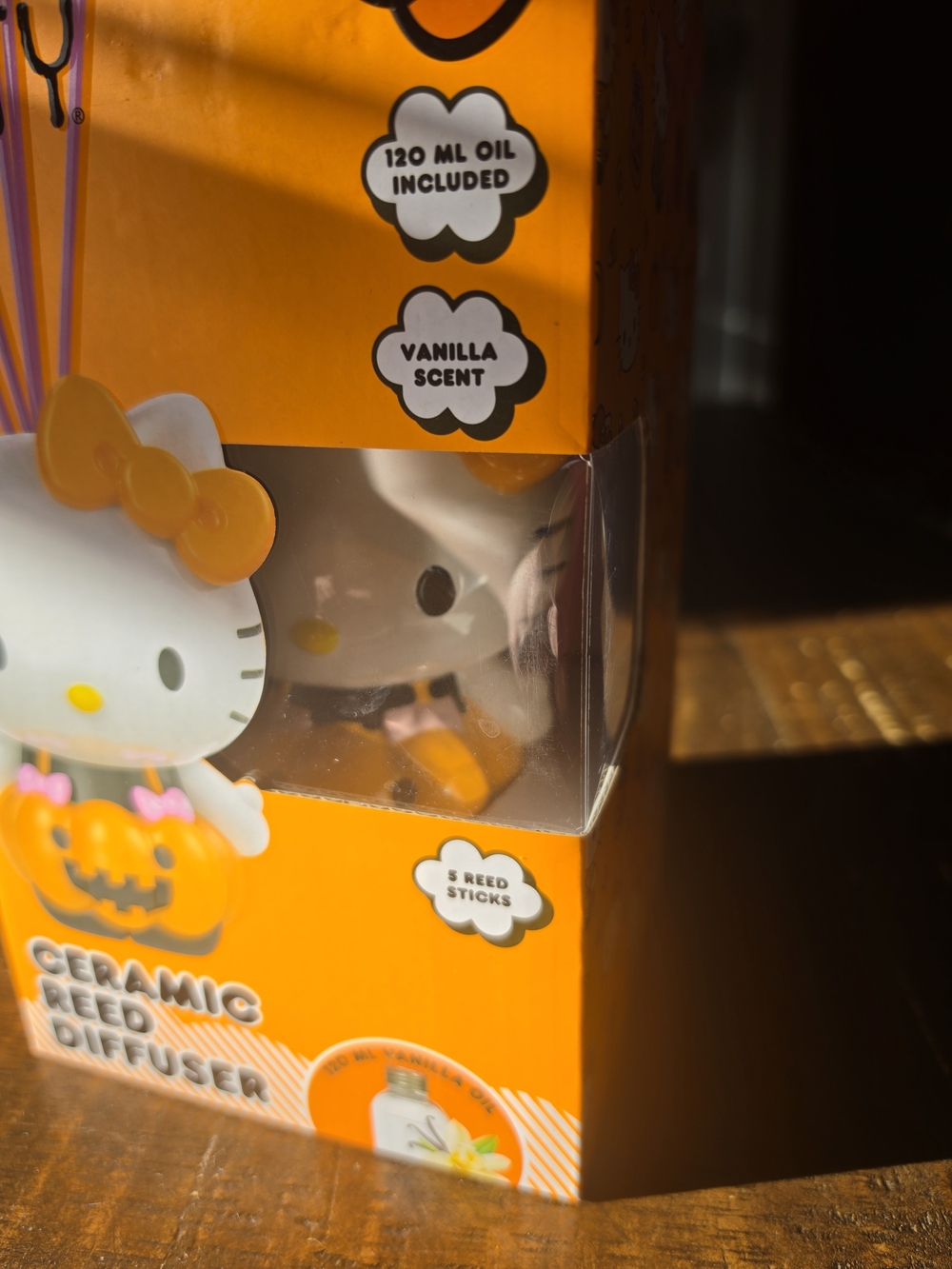 Hello Kitty Ceramic Reed Diffuser - Vanilla Scent - Picture 2 of 3